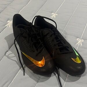 Nike Men's Black and Gold Athletic Cleats